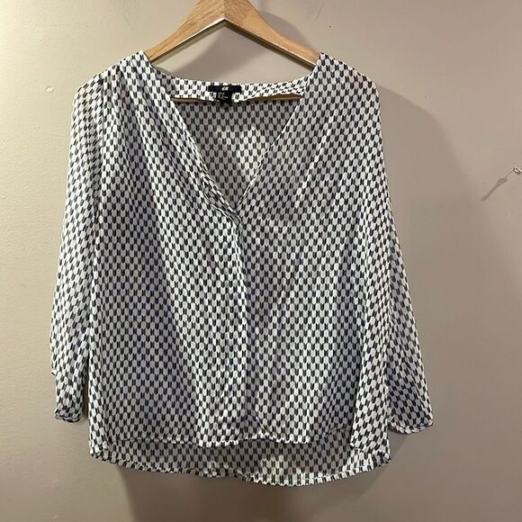 H&M Top - Picture 1 of 9